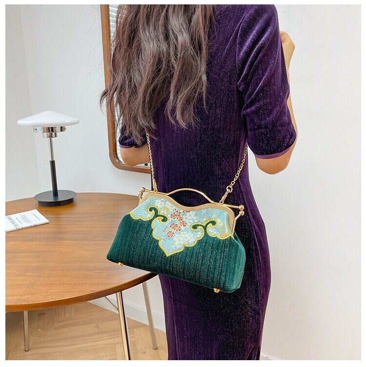 Majestic Clouds: Chinese-Style Embroidered Velvet Clutch with Gold Chain