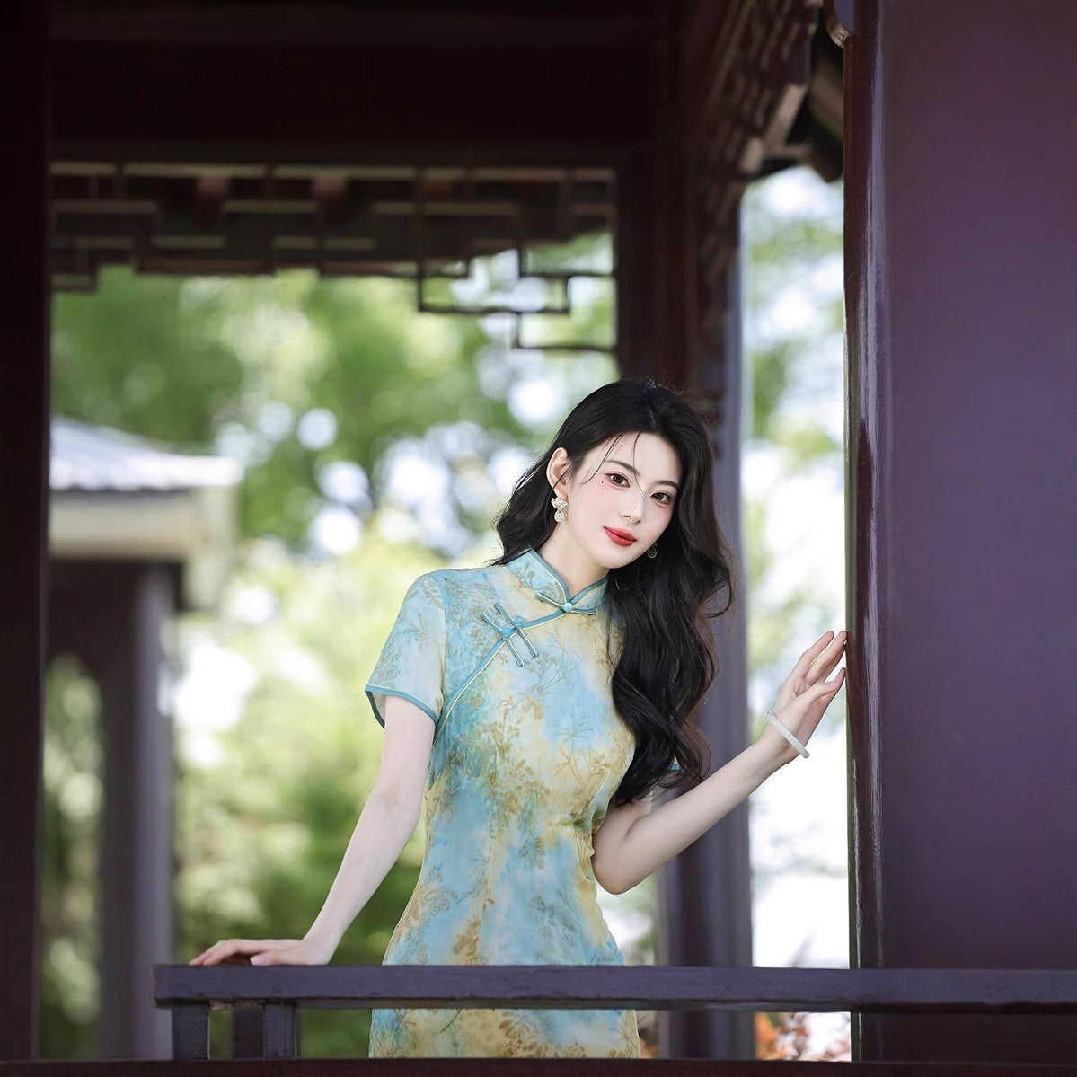 Elegant Blue-Gold Gradient Qipao with Botanical Brocade Chinese Cheongsam Dress