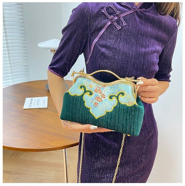 Majestic Clouds: Chinese-Style Embroidered Velvet Clutch with Gold Chain