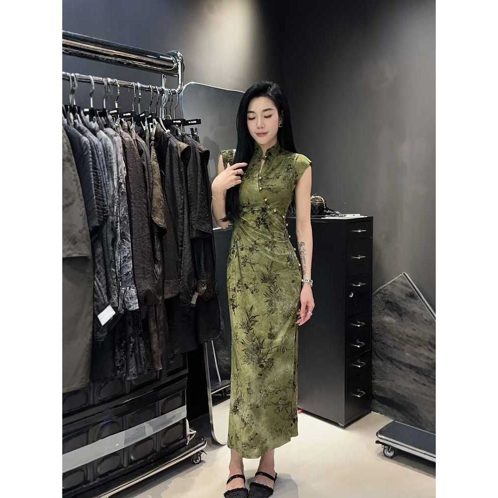 Sleeveless Olive Green Bamboo-Inspired Satin Qipao Cheongsam with Floral Brocade