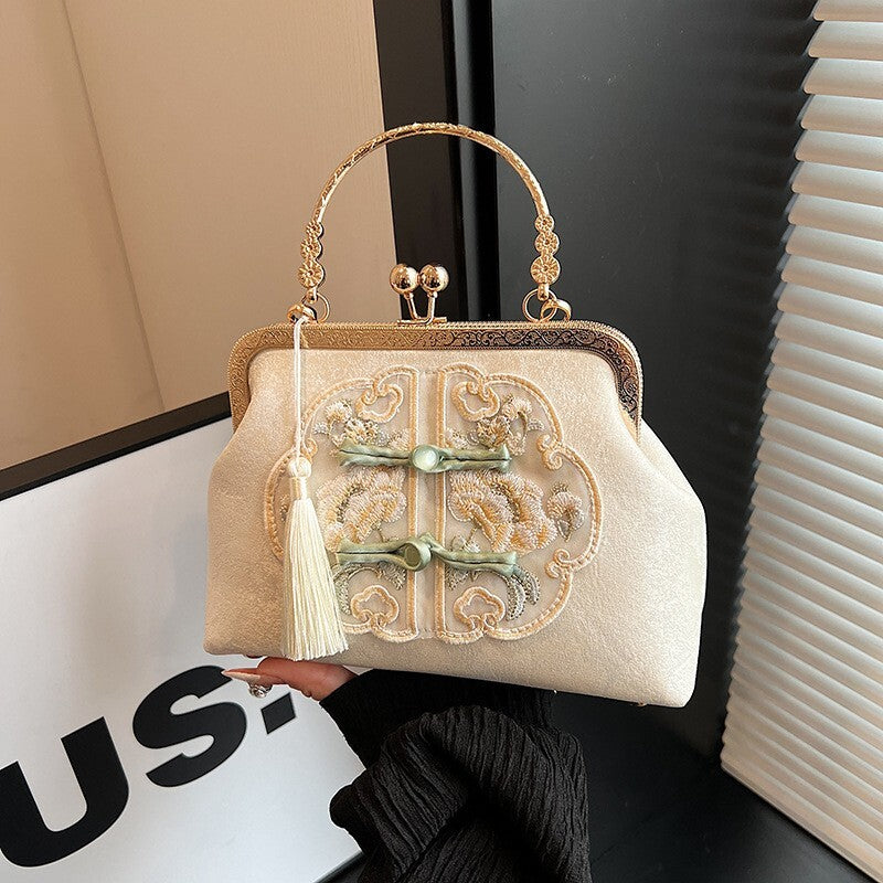 Elegant Chinese Style Handbag – Embroidered Silk Purse with Vintage Clasp