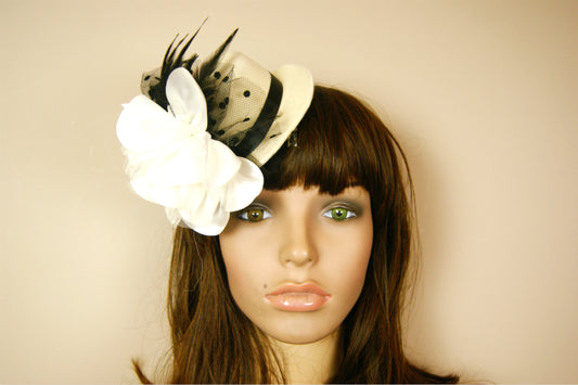 White Mini Hat With Flower Ladies Womens Wedding Royal Ascot Clipper Fascinator 